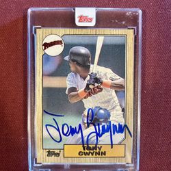 1987 Topps Autographed Tony Gwynn #530 San Diego Padres Baseball Card