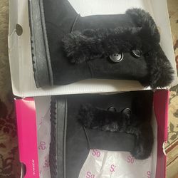 SO Kohl’s Abigale Never worn boots Size10