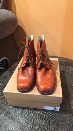 Ollie leather boots size 9 $100