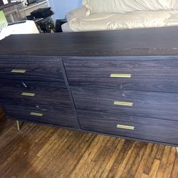 Dresser With 6 Drawers $110