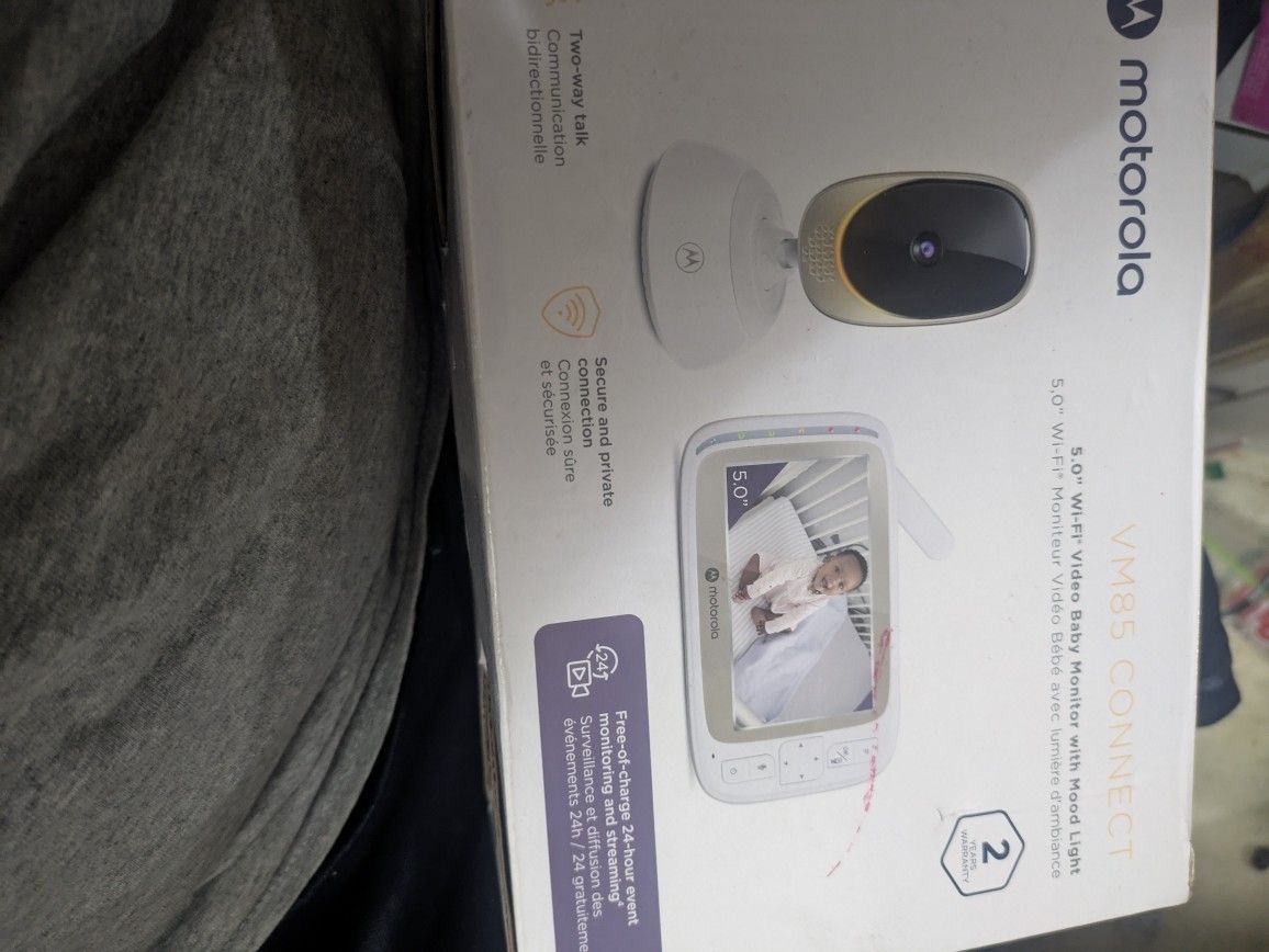 Motorola 5.0" wiFi video Baby monitor W/ Moody Light