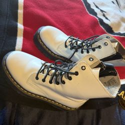 Dr Martens Jadon platform boots Size 7 Men Size 8.5 Women