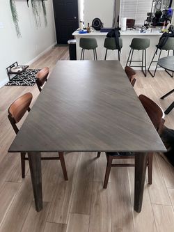 Dining table with 6 matching chairs
