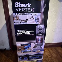 Shark Vertex Powered Lift Away 