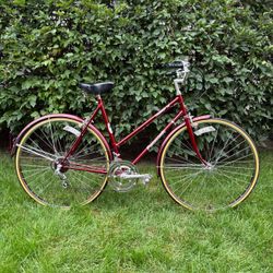 Vintage Ladies Panasonic Tourist 10 Bicycle