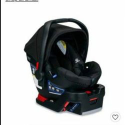 ****BRITAX BE SAFE 35 INFANT CAR SEAT WITH BASE****