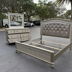 Beautiful Bedroom Set king Size Solid Wood Golden Color In Excellent Condition By Coaster Furniture