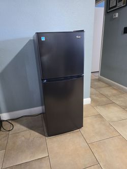 Compact Refrigerator