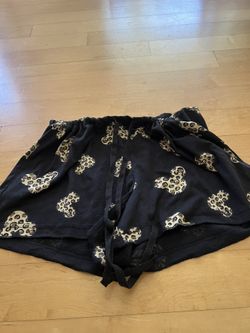 GIRLS SHORTS NEW-ADJUSTABLE SIZE LG