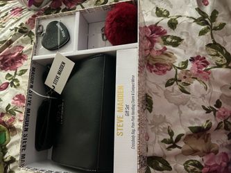 Brand new Steven madden gift set