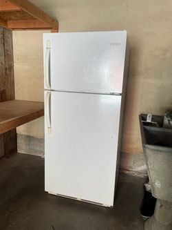 White Top-Freezer Refrigerator