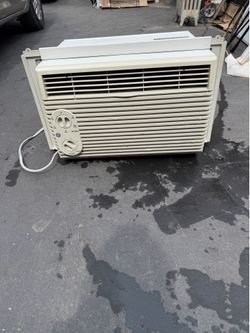Very good condition GE air conditioner