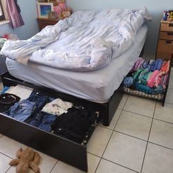 Full Bed Platform With 3 Drawers Underneath