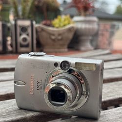 Vintage canon Powershot Y2K digicam