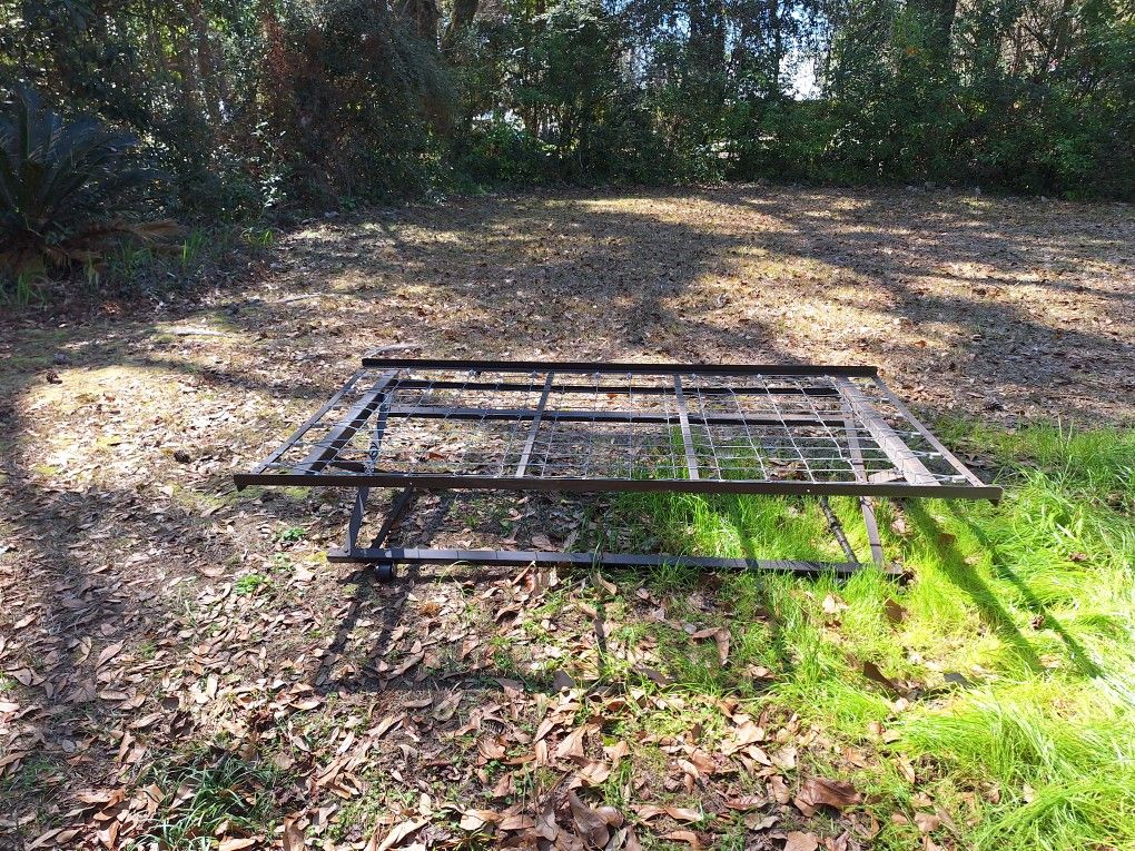 Twin Metal Frame