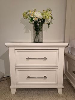 Night stand - Neutral toned and modern with charging usb & usb-c ports