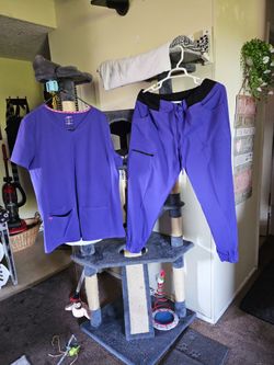 Nurse scrubs barely used