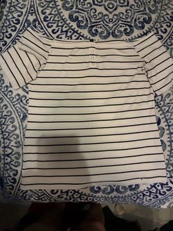 Off the shoulder top super cute