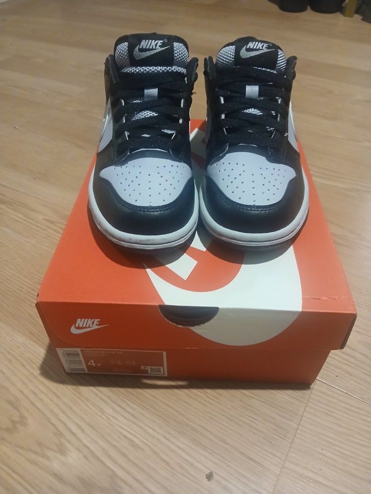 Nike Dunk Low Gs 4y