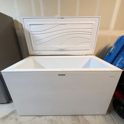 Frigidaire 15.6 cu ft Chest Freezer
