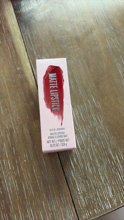 Kylie cosmetics - matte lipstick (an apple a day)