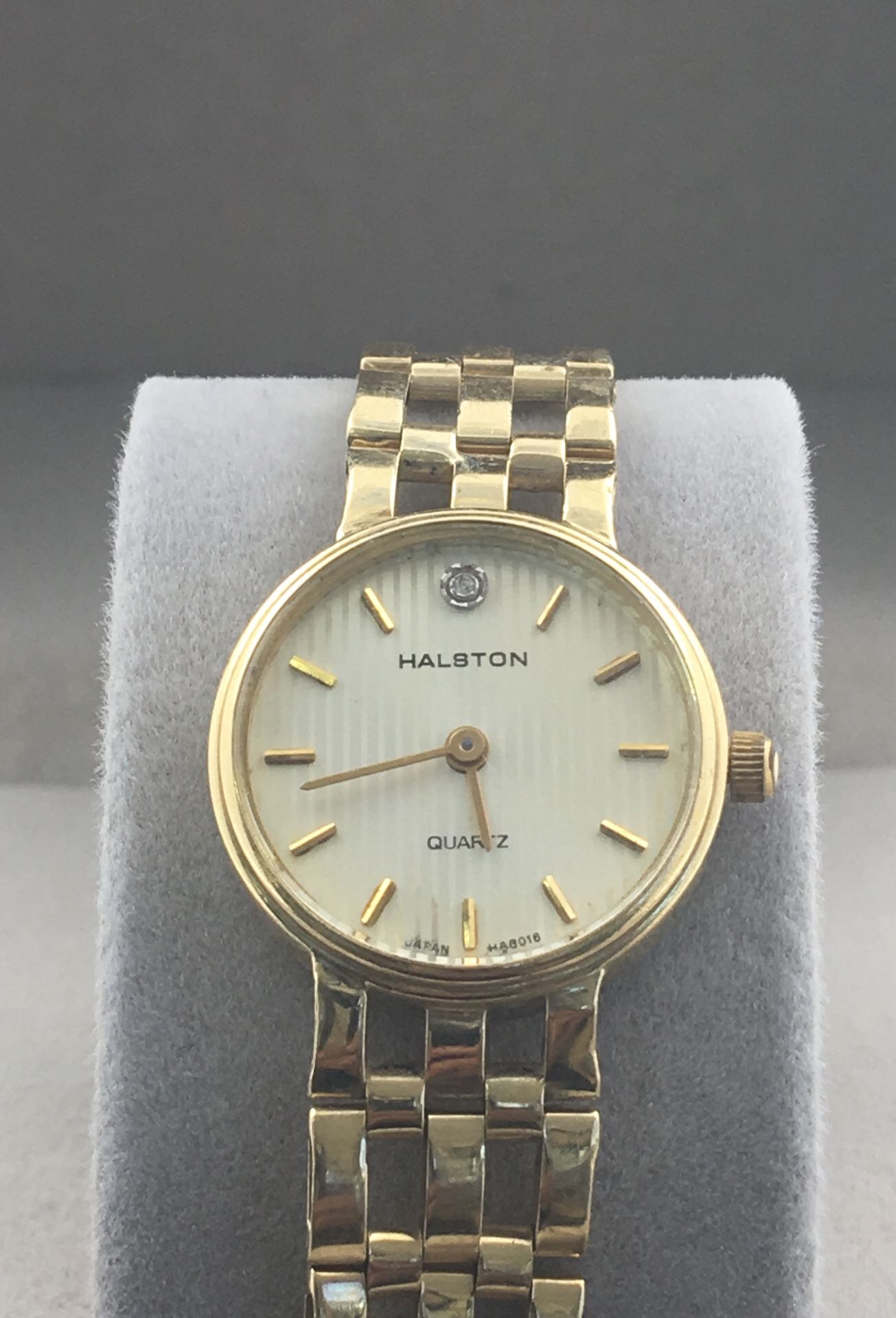 Halston best sale quartz watch