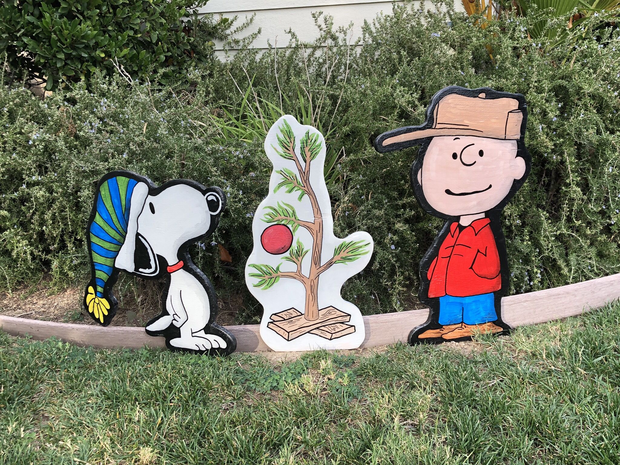 CHARLIE BROWN AND SNOOPY CHRISTMAS Lawn Art Set