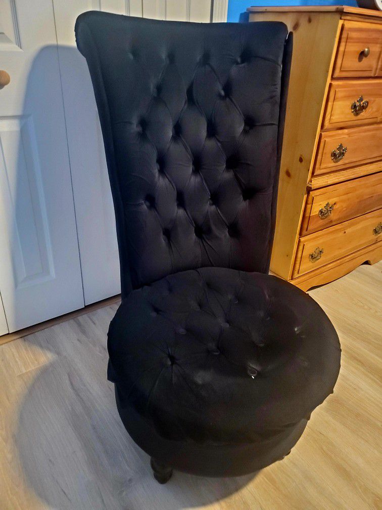 Victorian Style Upholstered Velvet Chair
