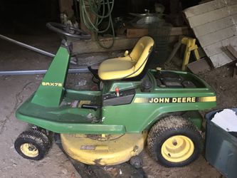 John Deere lawnmower tractor