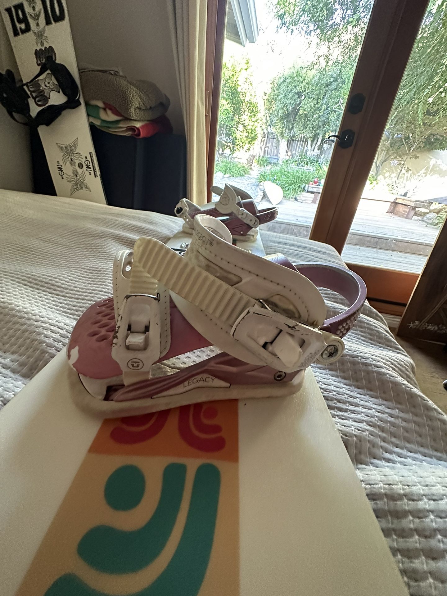 Pink Womens Snowboard Bindings - Union Legacys Small