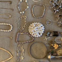 Tons Of Vintage Jewelry!