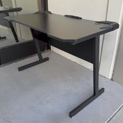 New In Box 44x24x30 Inch Tall Gaming Gamer Game Desk All Black Color Office Computer Table Furniture 