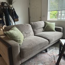 Couch (Bellevue)