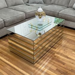 Elegant Mirrored Gold Coffee Table - Modern Glam Style, Great Condition!