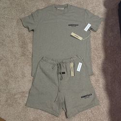 Gray essential set