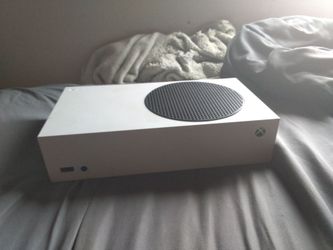 Broken Xbox series s for parts comes with wires