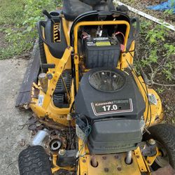 Older Club Cadet, 17 Horse Motor