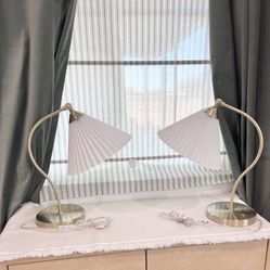 2 Scalloped Gold Lamps 