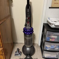Dyson Cintetic Big Ball Animall Vacuum Cleaner 