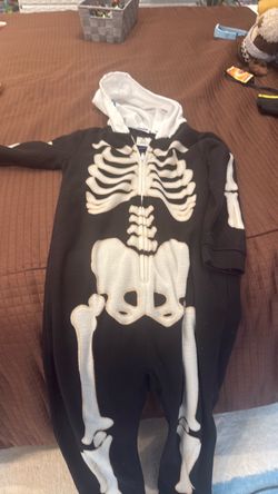 Skeleton costume