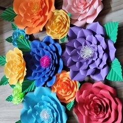 Paper Flowers And Paper Roses. Flores De Papel