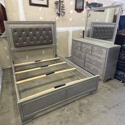 Crown Mark Furniture 3pc Queen bedroom set - in Champagne Silver 