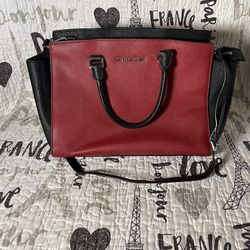 #153 Michael Kors Selma Cross body bag