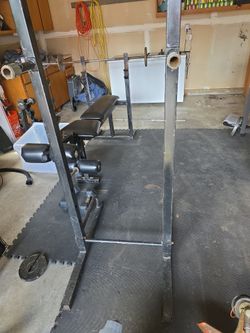 Squat rack/pull up bar