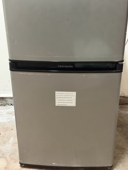 Frigidaire Mini Fridge with Top Freezer
