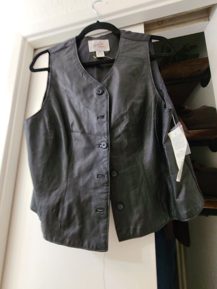 Ladies black Is Vest leather jacket front and back cloth