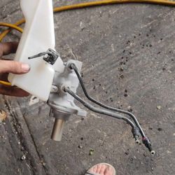 2018 Hyundai Elantra brake master cylinder