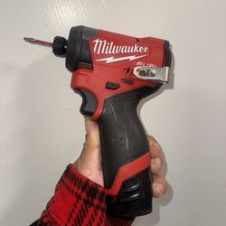 Taladro Con Batería Milwaukee 