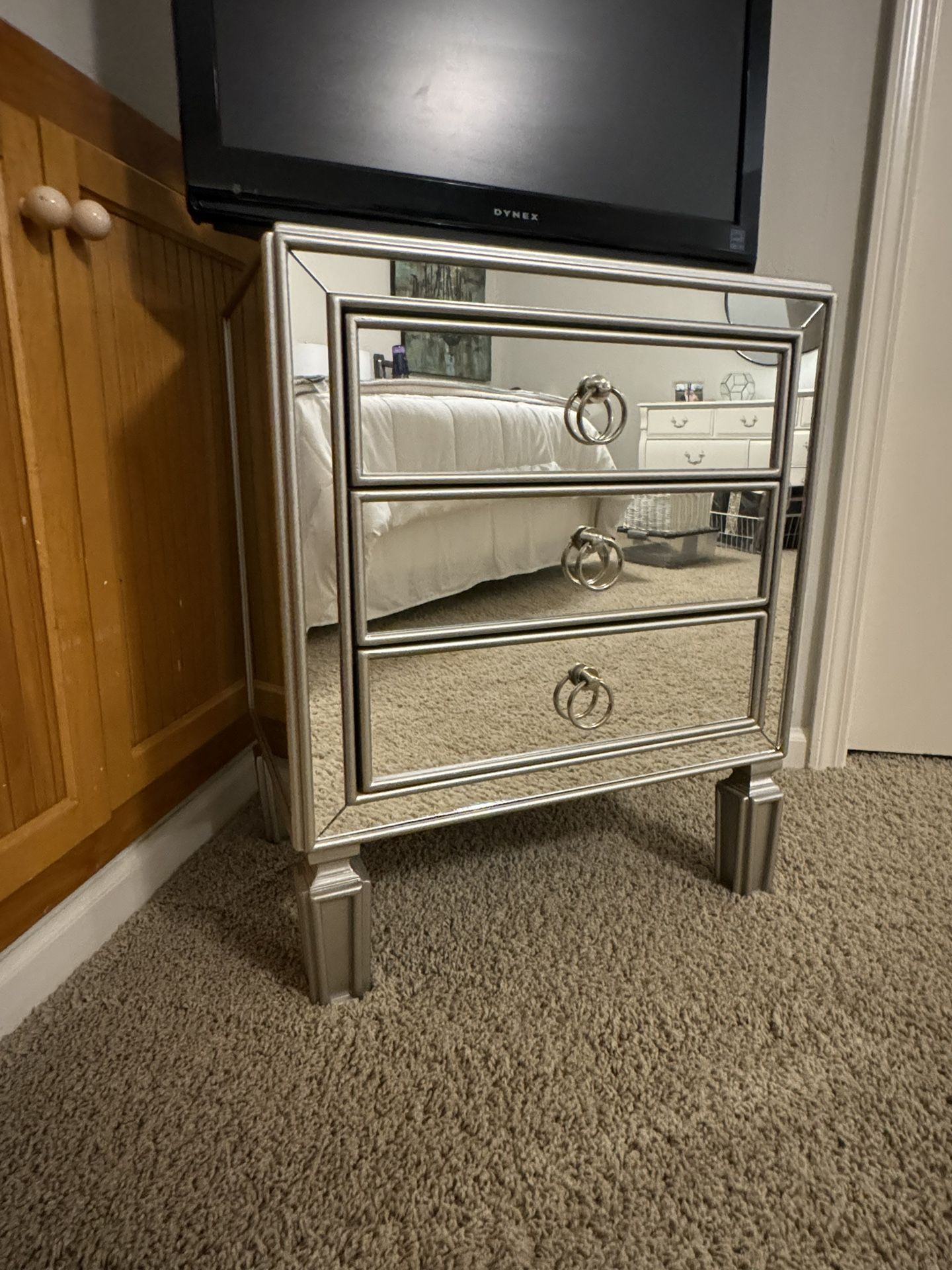 Silver/Mirrored End Table/Night Stand