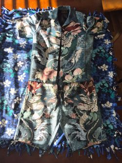 This Rebel Vengeance short-sleeve shirt features an all-over print of blue dragons and flowers
